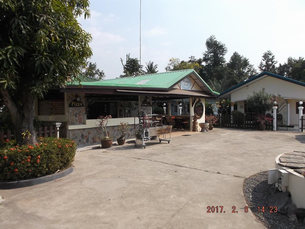 Ryans Resort Prasat Εξωτερικό φωτογραφία